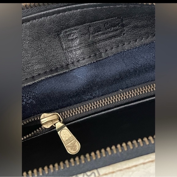 MCM WHITE BOSTON BAG W/MCM STRAP⭐️BEAUTIFUL-CONDITION⭐️💯AuThEnTiC⭐️COA - Picture 13 of 17